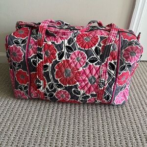 Vera Bradley travel bag EUC